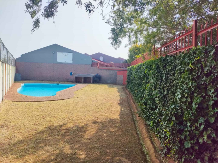 2 Bedroom Property for Sale in Langenhovenpark Free State